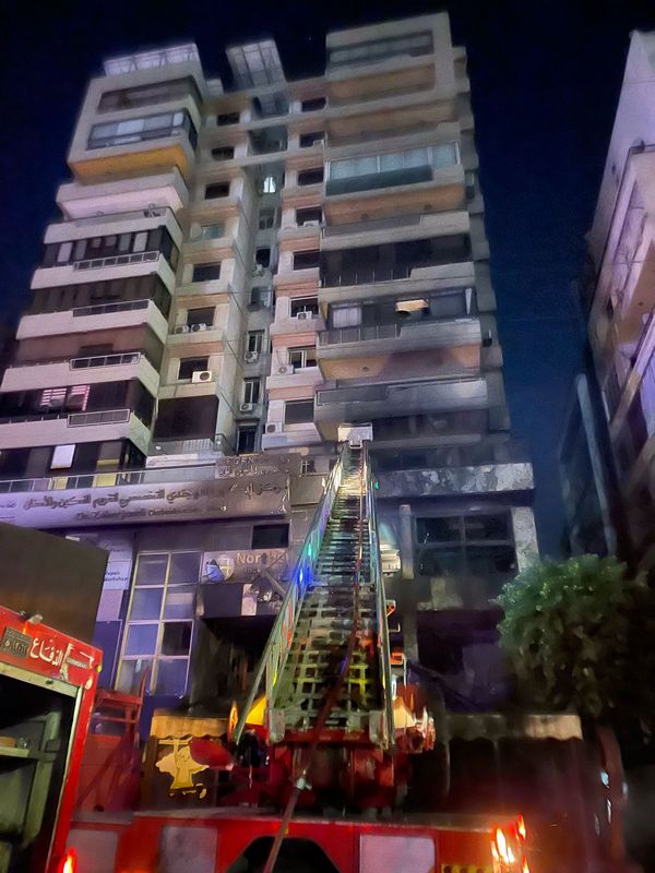 انتهاء عمليات اطفاء الحريق الكبير في مبنى سكني وتجاري في طرابلس. انتهاء عمليات اطفاء الحريق الكبير في مبنى سكني وتجاري في طرابلس.