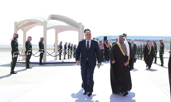 رئيس الجمهورية وصل بعد ظهر اليوم الى السعودية لإجراء محادثات رسمية مع ولي العهد السعودي الأمير محمد بن سلمان رئيس الجمهورية وصل بعد ظهر اليوم الى السعودية لإجراء محادثات رسمية مع ولي العهد السعودي الأمير محمد بن سلمان