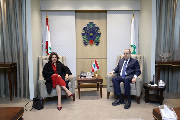 اللواء الياس البيسري يبحث مع الوزيرة حنين السيد ملف النازحين السوريين في لبنان اللواء الياس البيسري يبحث مع الوزيرة حنين السيد ملف النازحين السوريين في لبنان