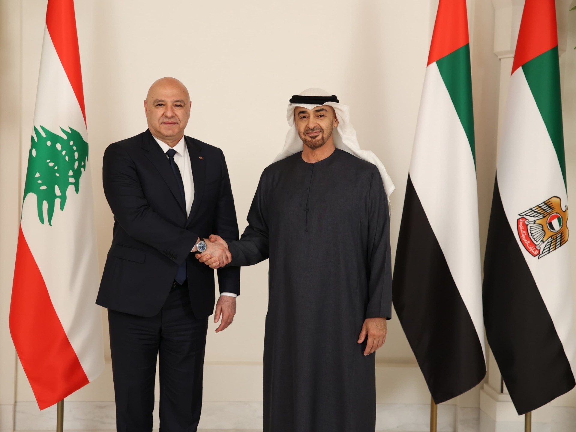قمة لبنانية-اماراتية  بين الرئيس عون والشيخ محمد بن زايد آل نهيان في ابو ظبي: توافق على اهمية تعزيز العلاقات الثنائية  لما  فيه خير البلدين والشعبين الشقيقين