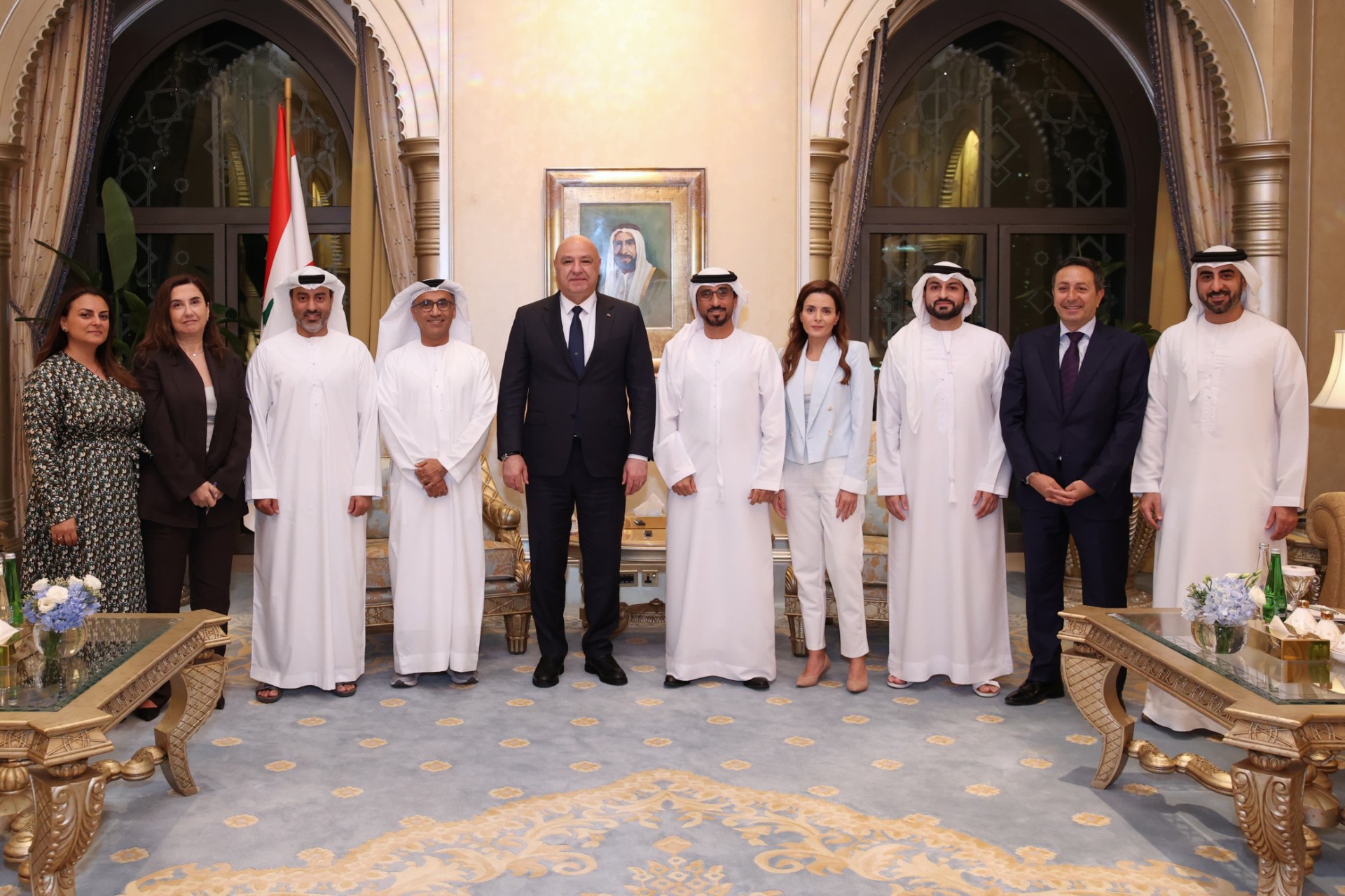 الرئيس عون التقى السفير  دندن والعاملين في السفارة في ابو ظبي وتحدث مع رؤساء تحرير الصحف الاماراتية