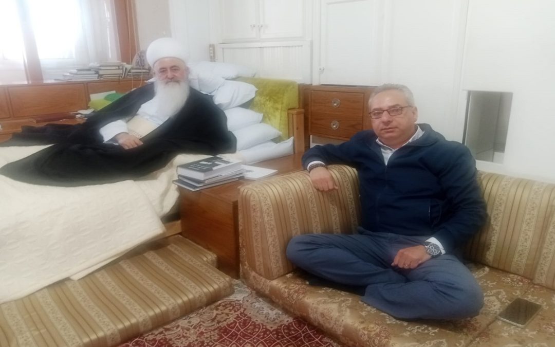 د. هشام الأعور يزور المرجع الروحي الشيخ أمين الصايغ ويقدم له كتابه الصادر مؤخراً