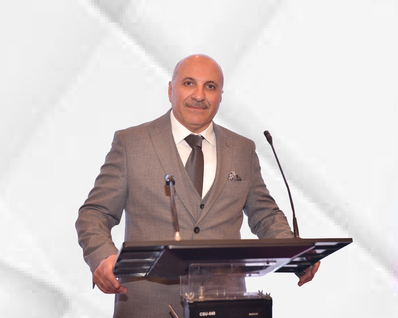 رجل الأعمال السيد نادر عزام يوجه تحية للعمال في عيدهم