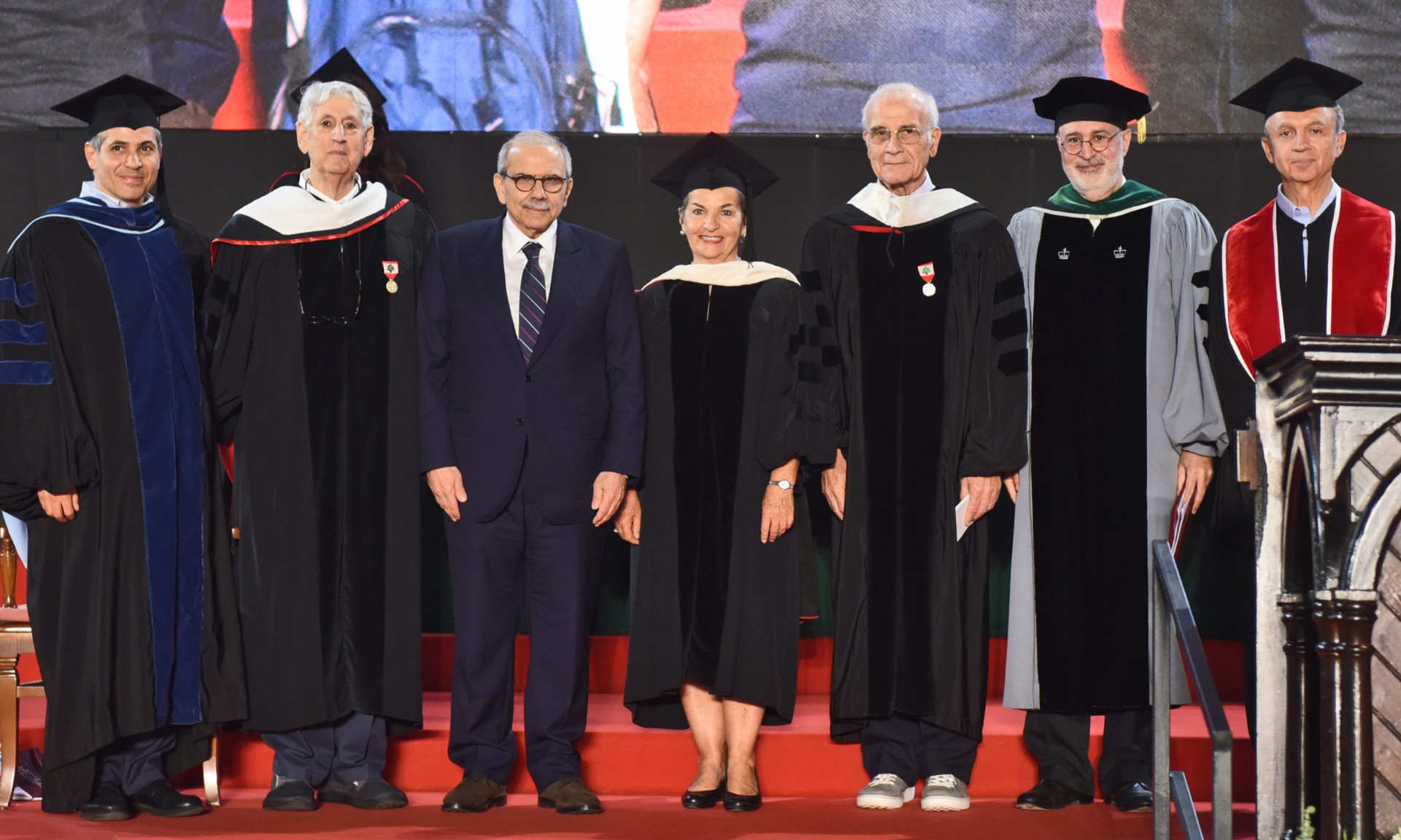 في حفل تخرجها السادس والخمسين بعد المئة الجامعة الأميركية في بيروت تُطلق كوكبة من الرواد