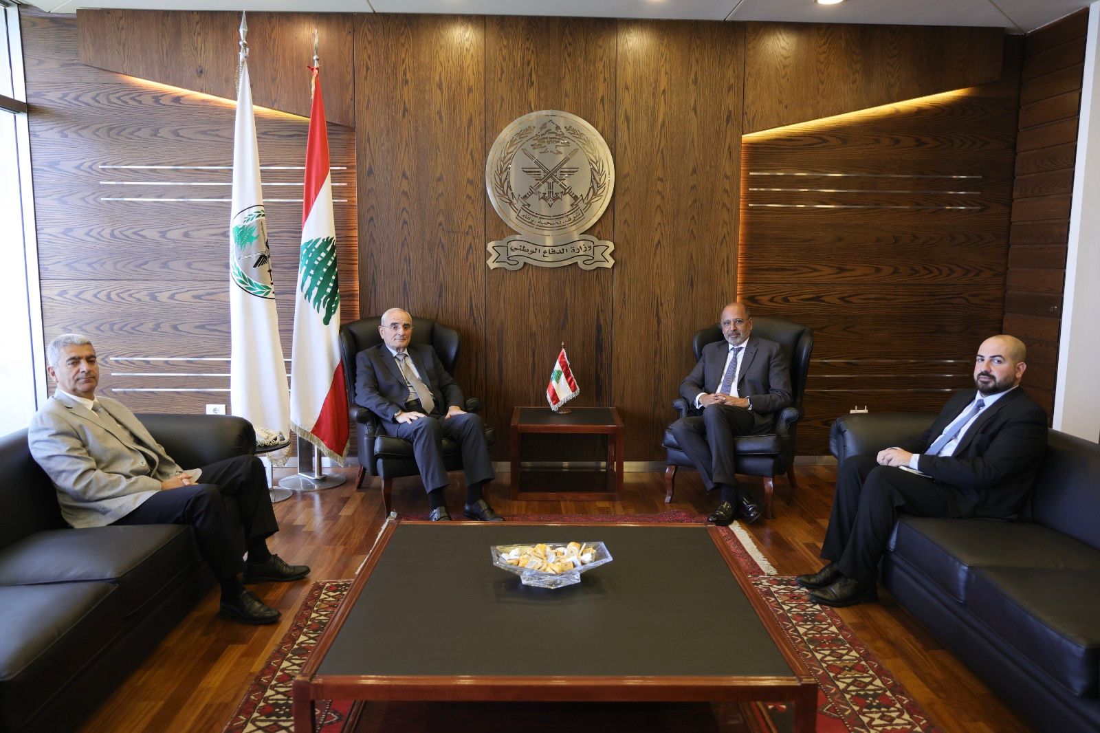وزير الدفاع الوطني خلال لقاءه المنسق المقيم للأمم المتحدة في لبنان لتمديد مهمة اليونيفيل من دون أي تعديلات وزير الدفاع الوطني خلال لقاءه المنسق المقيم للأمم المتحدة في لبنان لتمديد مهمة اليونيفيل من دون أي تعديلات